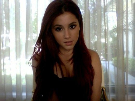 Ariana Grande Sexy Photo