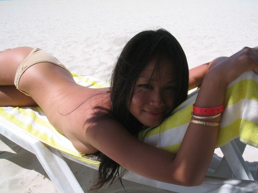 Beautiful Asian Girls On The Beach