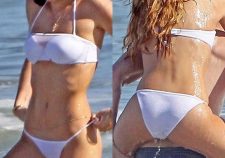 Bella Thorne Wet Bikini Ass