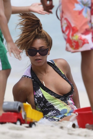 Beyonce Nipple Slip Wardrobe Malfunction