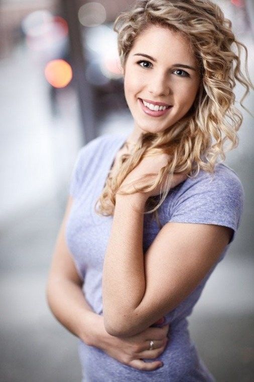 Emily Bett Rickards Sexy Hot Hollywood Actress Images