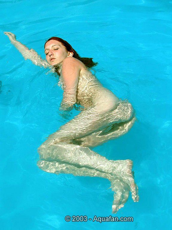 Hot Nude Girls Underwater