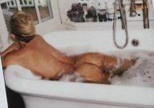 Kate Hudson Nude Ass Bathtub