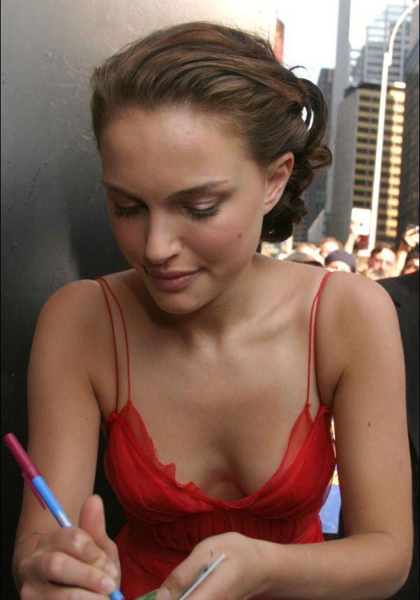 Natalie Portman Nude Tits Braless In Red Dress