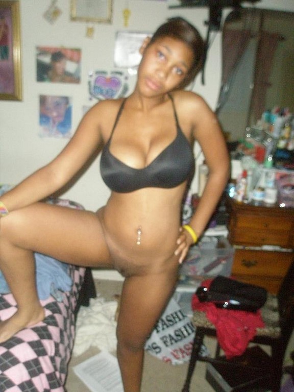 Amateur Ebony Posing At Home