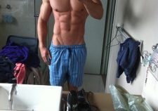 Amateur Guy Mirror Muscles