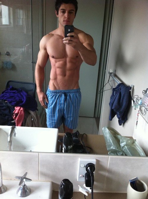 Amateur Guy Mirror Muscles