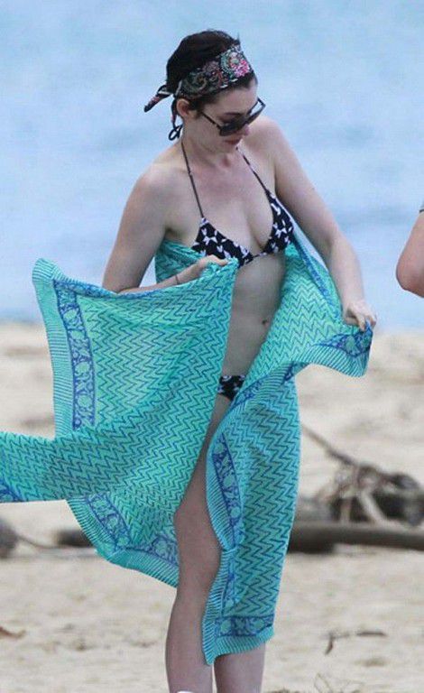 Anne Hathaway Bikini