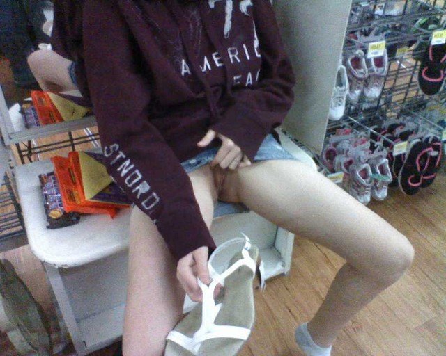 Girl Flashing Her Pussy At Walmart