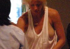 Gwyneth Paltrow No Bra