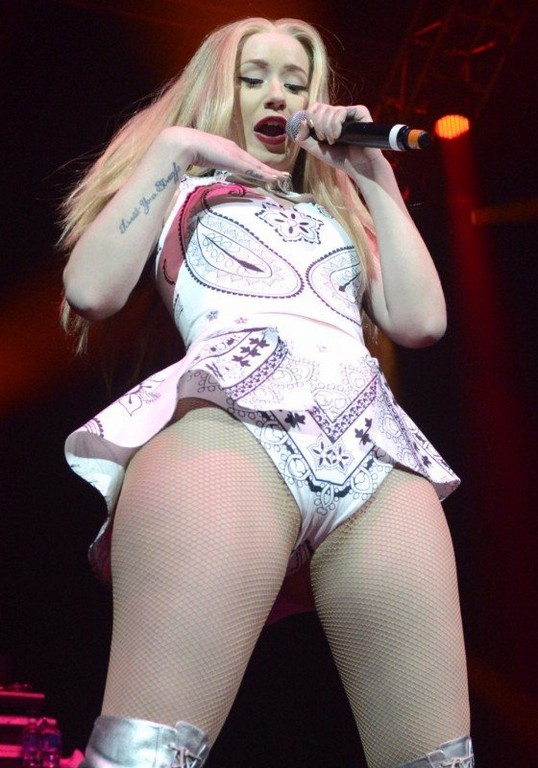 Iggy Azalea Hot