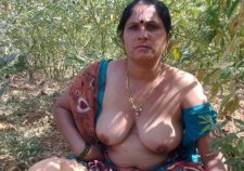 Indian Mature Aunty Saree