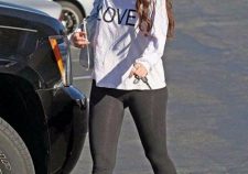 Jennifer Love Hewitt Yoga Pants Ass