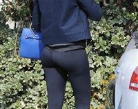 Jessica Alba Flaunts Her Ass And Thigh Gap In Tight Leggings