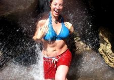 Kirsten Gum Hot