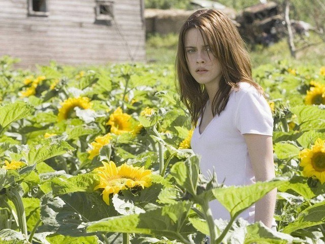 Kristen Stewart In Sunflower Garden