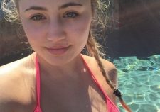 Lia Marie Johnson Flaunt Teenage Titties