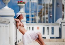 Lips Lovely Half Naked Slender Body Chest Legs Sexy Hat