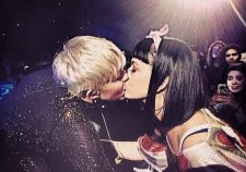 Miley Cyrus Kissing Katy Perry