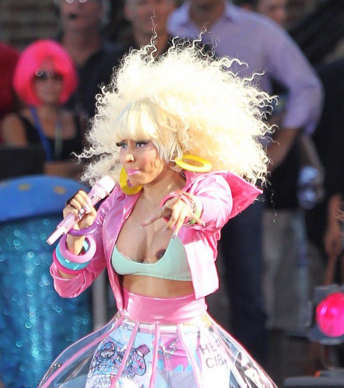 Nicki Minaj Nip Slip Wardrobe Malfunction