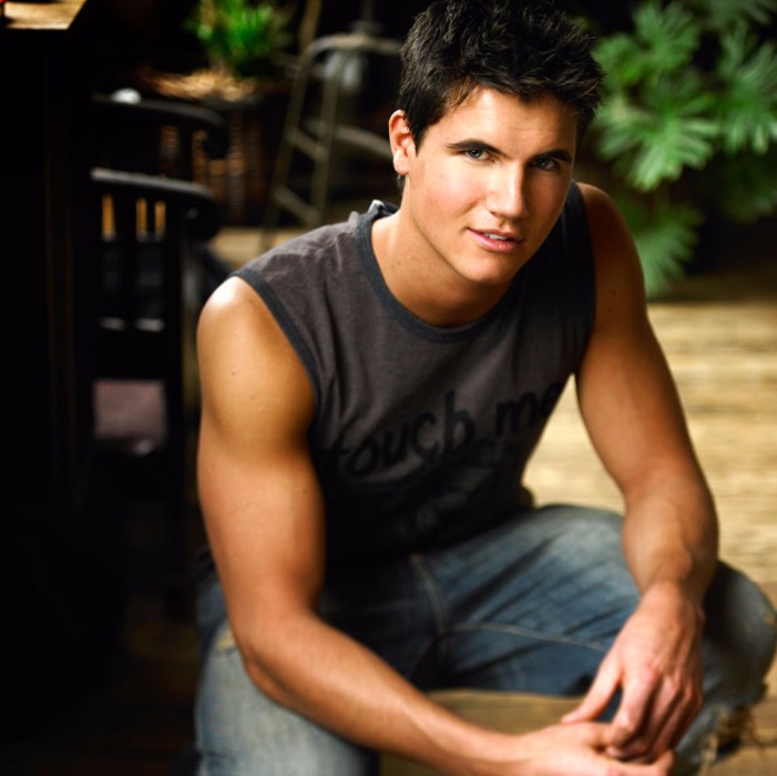 Robbie Amell