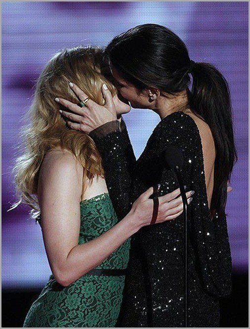 Scarlett Johansson And Sandra Bullock Kiss