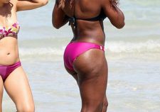 Serena Williams Beach Hot