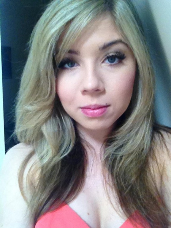 Sexy Jennette Mccurdy Selfie