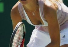 Sexy Tennis Babe Exposing Her Cleavage
