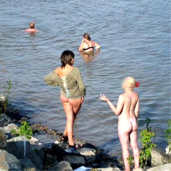 Skinny Dipping Girls