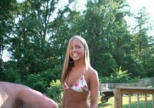 Teen Shows Her Body