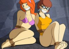 Velma Scooby Doo Daphne Hot
