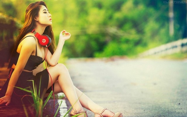 Asian Tits Heels Legs Monster Beats Doctor Dre Studio Girl Headphones Road